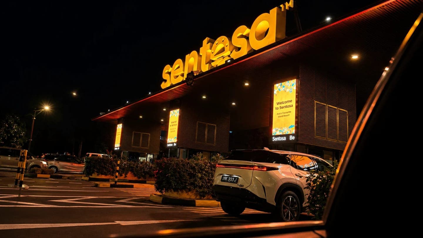 Our First Night in Singapore Started Like a Dream and Ended With a Burger King Survival Story